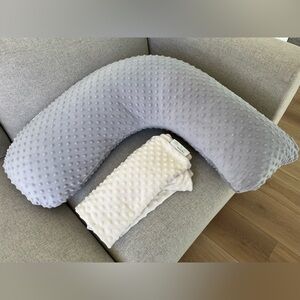 The Baby Buddy nursing pillow with extra cover